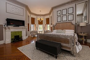 Reynolds Mansion B&B