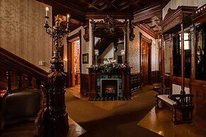 Reynolds Mansion B&B