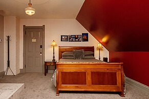 Reynolds Mansion B&B