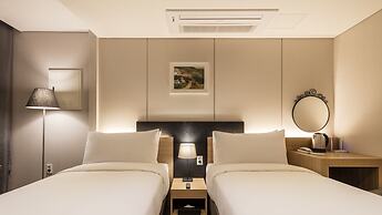 The First Stay Hotel