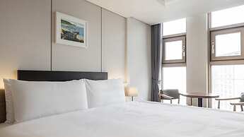 The First Stay Hotel