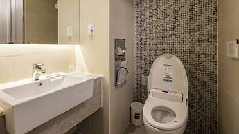 The First Stay Hotel