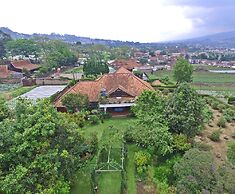 Vila Bunga Merah Gelatik