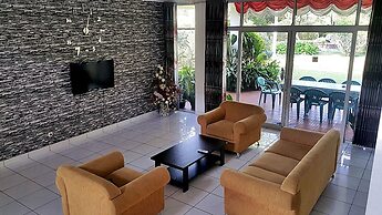 Vila Bunga Merah Gelatik