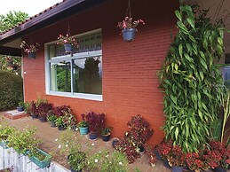 Vila Bunga Merah Gelatik