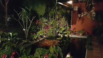 Vila Bunga Merah Gelatik