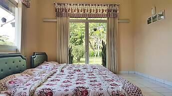 Vila Bunga Merah Gelatik