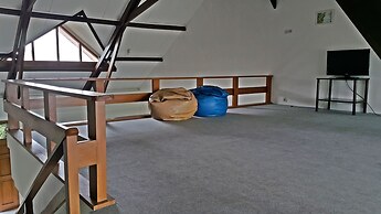 Vila Bunga Merah Gelatik