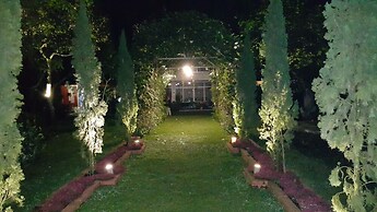 Vila Bunga Merah Gelatik