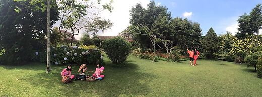 Vila Bunga Merah Gelatik