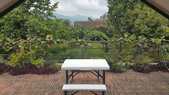 Vila Bunga Merah Gelatik