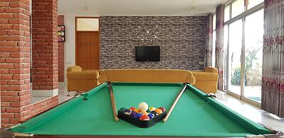 Vila Bunga Merah Gelatik