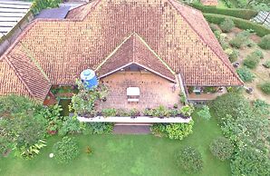 Vila Bunga Merah Gelatik