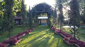 Vila Bunga Merah Gelatik