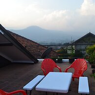 Vila Bunga Merah Gelatik