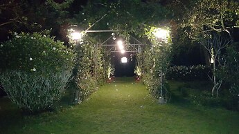 Vila Bunga Merah Gelatik