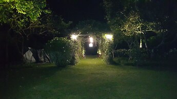 Vila Bunga Merah Gelatik