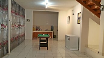 Vila Bunga Merah Gelatik