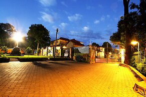 Crest Safari Lodge