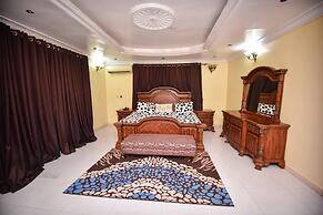 Topaz Luxury Suites & Apartments