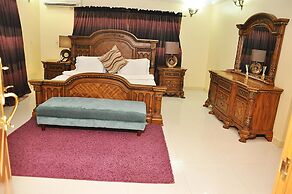 Topaz Luxury Suites & Apartments