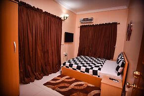 Topaz Luxury Suites & Apartments