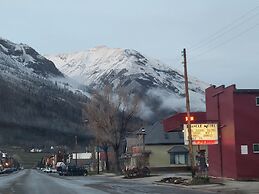 Triangle Motel
