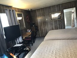 Rustic Inn Motel