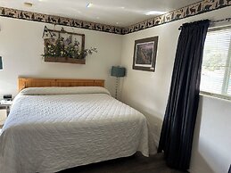 Rustic Inn Motel