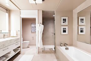 Goldener Hirsch, Auberge Collection