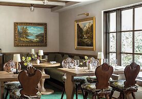 Goldener Hirsch, Auberge Collection