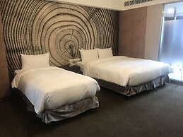 Fairytale YiSu Hot Spring Hotel