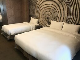 Fairytale YiSu Hot Spring Hotel