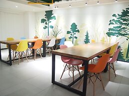 Fairytale YiSu Hot Spring Hotel