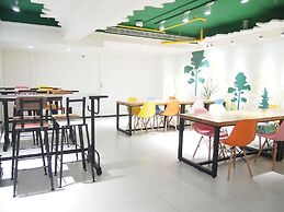 Fairytale YiSu Hot Spring Hotel