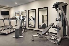 Country Inn & Suites by Radisson, Indianola, IA