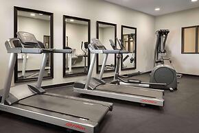 Country Inn & Suites by Radisson, Indianola, IA