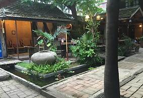 Baan Lansa Bed & Bar - Hostel