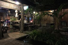 Baan Lansa Bed & Bar - Hostel