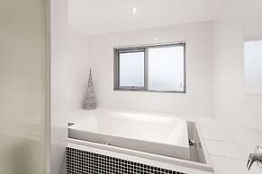 Spinnakers by Rockingham Apartments