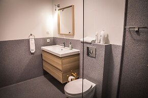 Bakki Hostel and Apartments