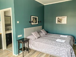 Bakki Hostel and Apartments