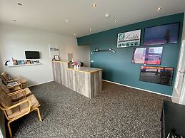 Bakki Hostel and Apartments