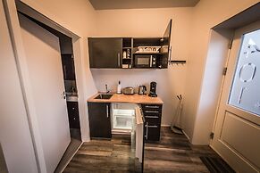 Bakki Hostel and Apartments