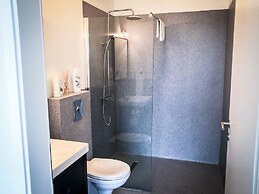 Bakki Hostel and Apartments