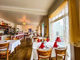 Bakki Hostel and Apartments