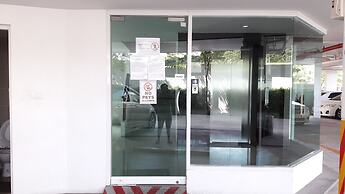 The Scene Condo By The Rich