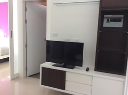 The Scene Condo By The Rich