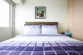 Blowing in the Wind - Lake View Apartments