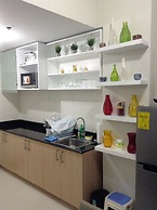 Blowing in the Wind - Lake View Apartments